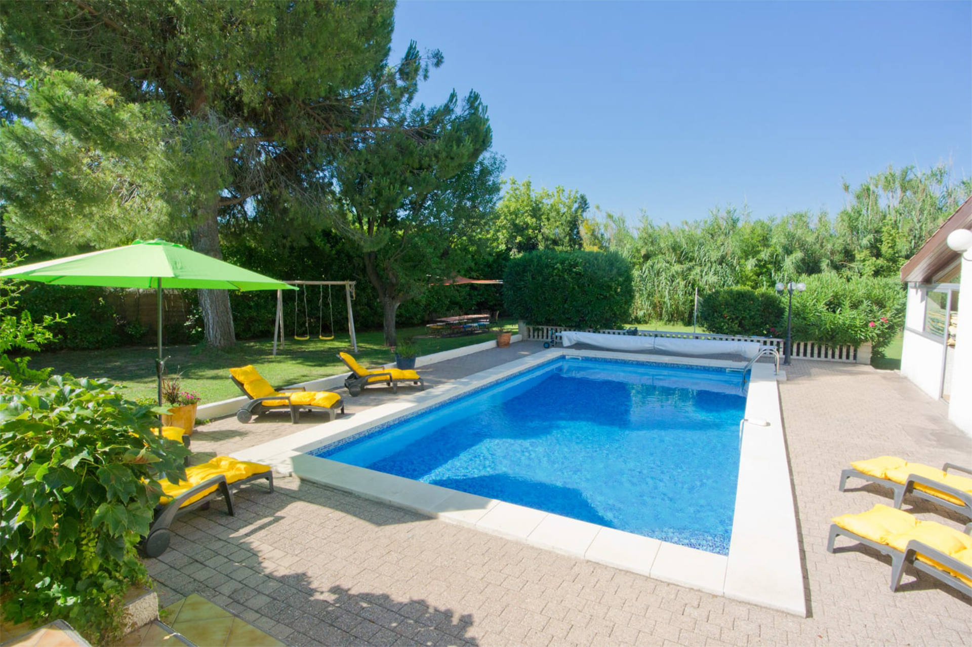 Les Ecureuils holiday home offering an outdoor heated swimming pool.