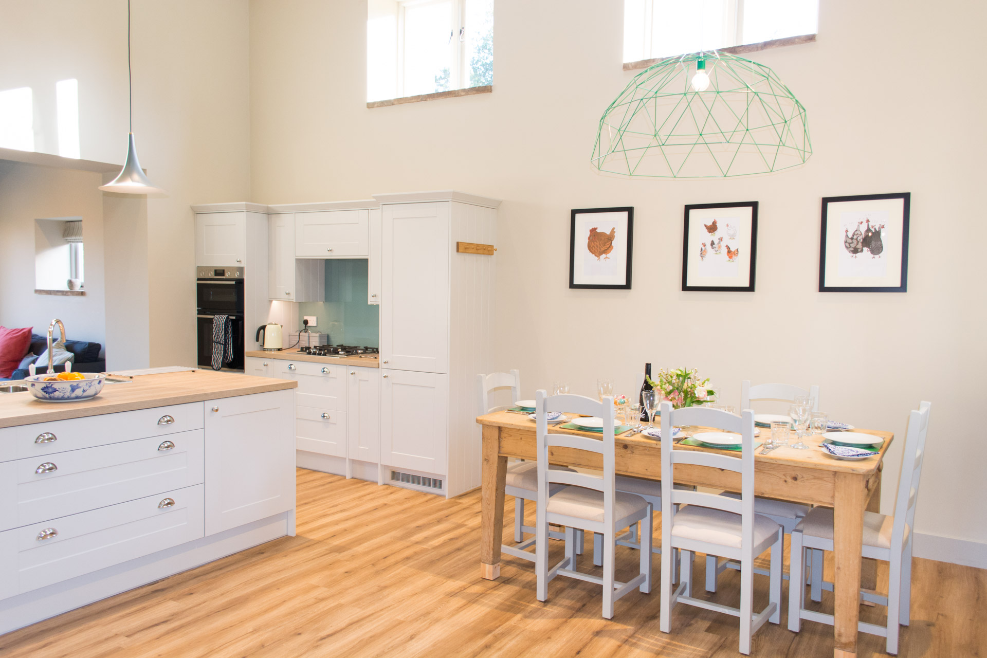 Dining area with seating for 6.