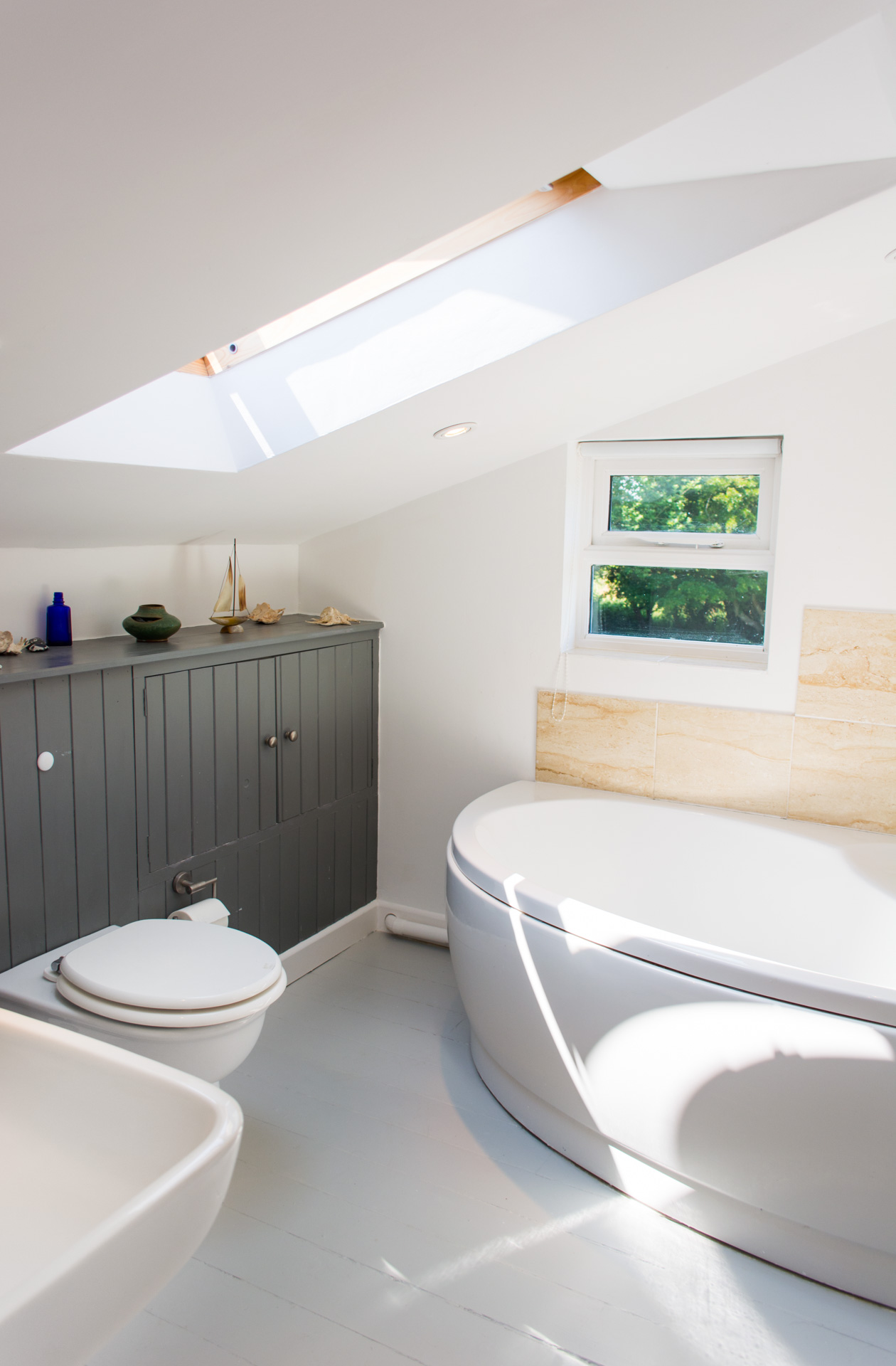 Family bathroom photo showing a large white bath tub and toilet.